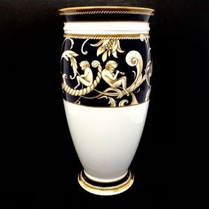 Wedgwood Cornucopia 6” vase